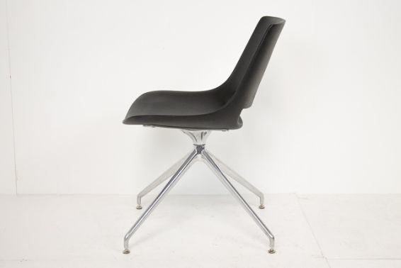Tweedehands design stoel Arper Palm in het zwart