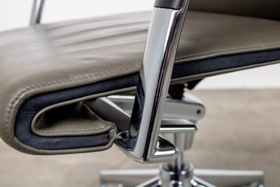 Leren design stoel Ahrend 350 9