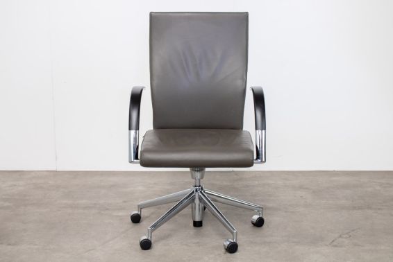 Leren design stoel Ahrend 350 2