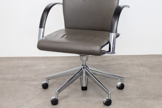 Leren design stoel Ahrend 350 7