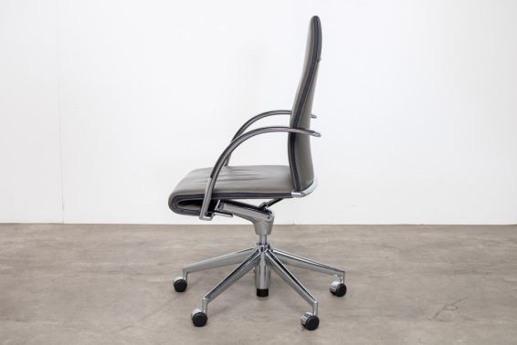 Leren design stoel Ahrend 350 5