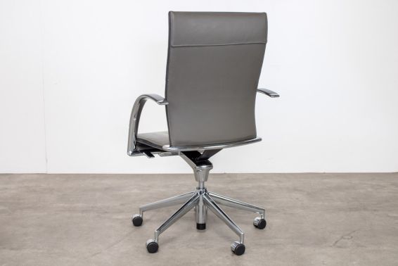 Leren design stoel Ahrend 350 4