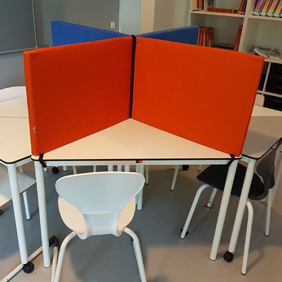 Akoestisch driehoeks concentratiescherm NG