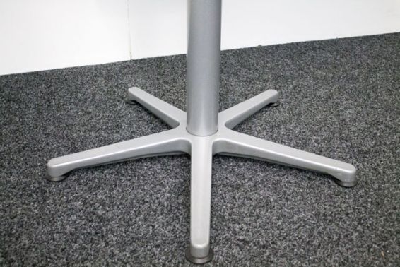 Tweedehands statafel Ahrend met aluminiumkleurig frame