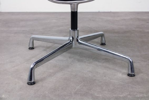 Aluminium Chair Vitra EA108 voet
