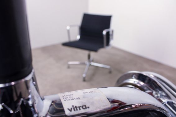 Aluminium Chair Vitra EA108 merk
