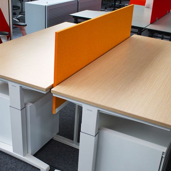 Akoestisch scherm bureau op standaard
