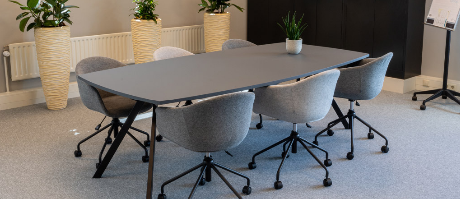 Wanneer is maatwerk slimmer dan een tweedehands kantoortafel?
