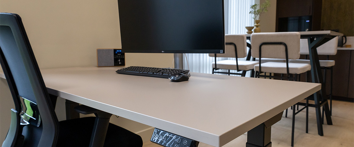Wat is het verschil tussen een kantoortafel en een bureau?