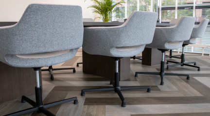 Welke kantoorstoelen zijn geschikt voor lang zitten?