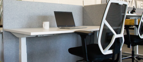 Welke bureaustoelen zijn geschikt voor lange mensen?